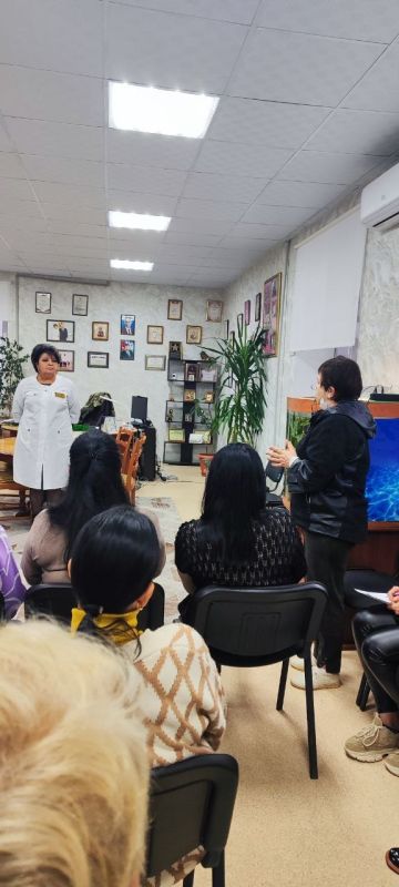 Роман Конев: Депутат Горловского городского совета от фракции «Единая Россия» – Нелля-Николаевна Якуненко посетила место подвоза воды и провела встречу с населением