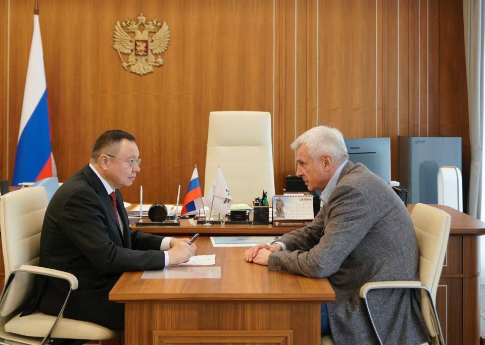 Глава Минстроя России Ирек Файзуллин провел рабочую встречу с Губернатором Магаданской области Сергеем Носовым