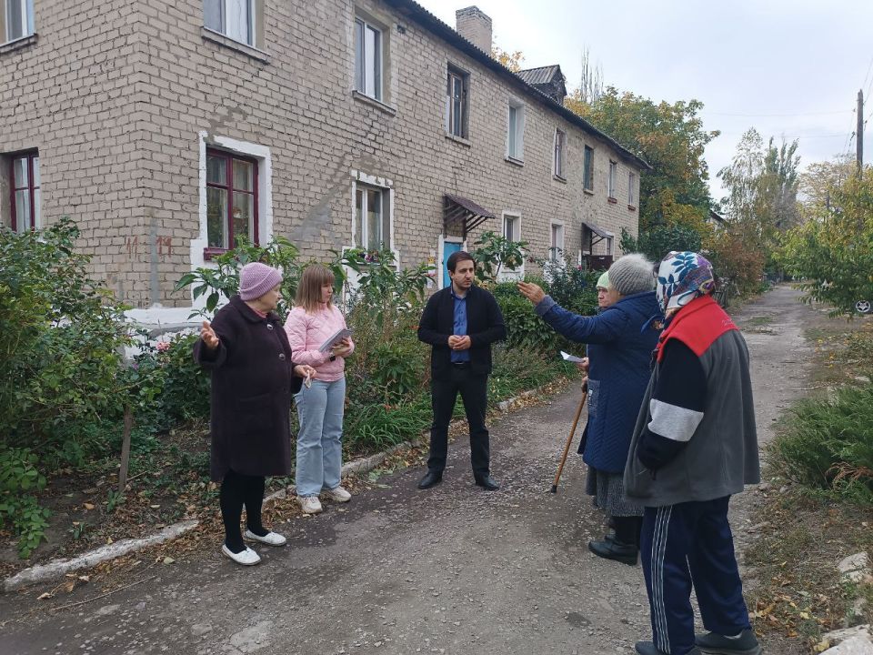 Заместитель главы администрации округа обсудил актуальные проблемы города Ждановка