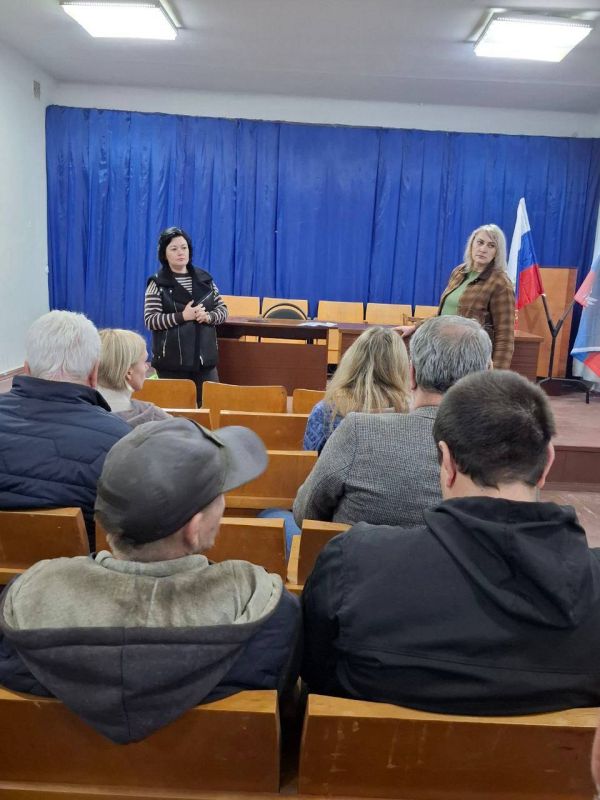 Сегодня заместитель главы Администрации городского округа Харцызск Виктория Рогожина провела встречу с трудовым коллективом МБУ «Харцызскгорсвет»