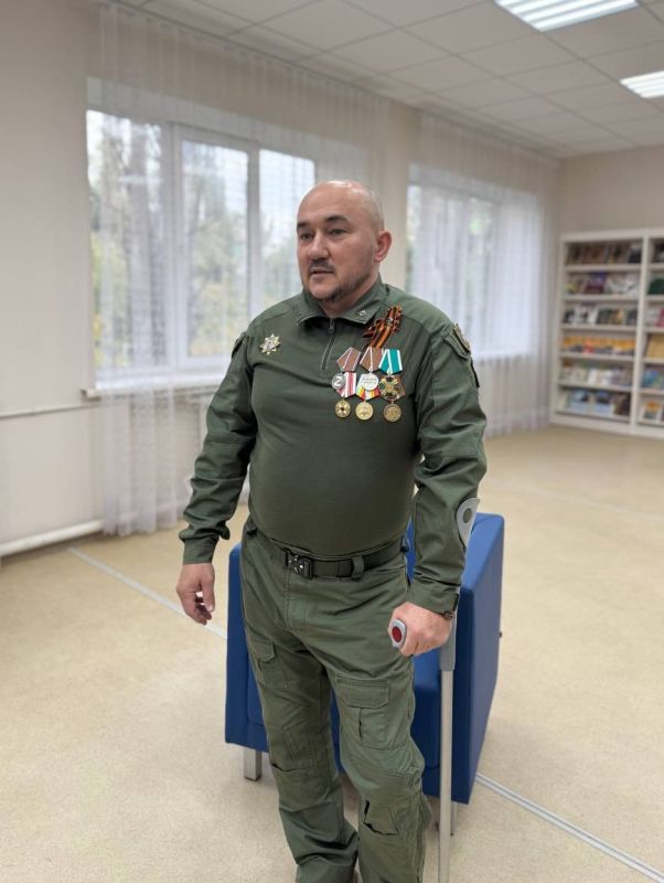 Ветеран СВО провел Урок мужества для юных патриотов в Харцызске