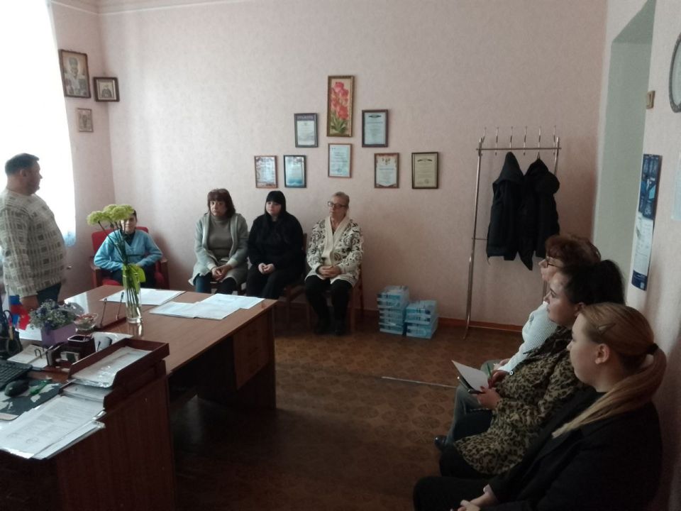 08 октября, по поручению Главы Донецкой Народной Республики, начальник Управления образования Администрации городского округа Харцызск Николай Осипов провел встречу в коллективе ГБОУ "Средняя школа № 1 г.о. Харцызск"