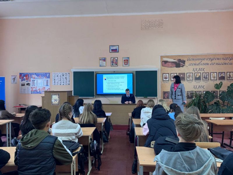 В Торезе полицейские провели профилактические беседы со студентами