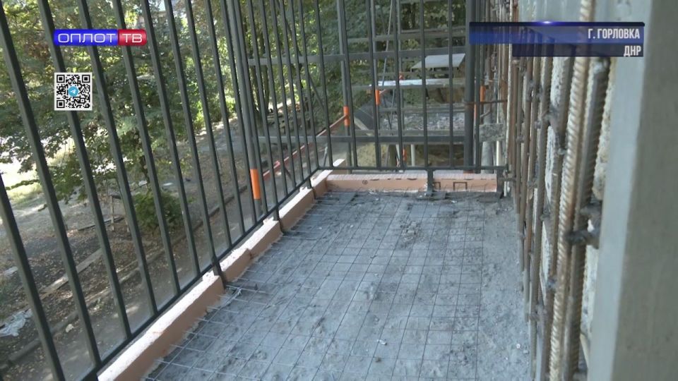 Роман Конев: Возвращение к мирной жизни: в Горловке восстанавливают повреждённое от обстрела жильё