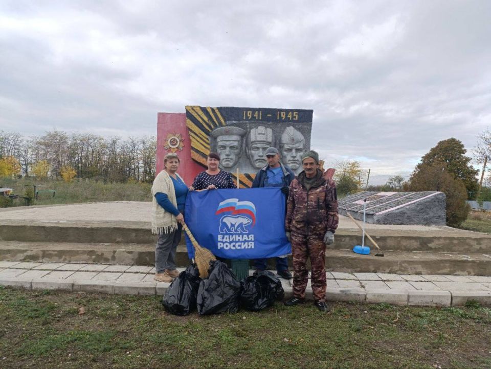 В рамках акции «1000 добрых дел» активисты села Стародубовка привели в порядок территорию памятника культуры