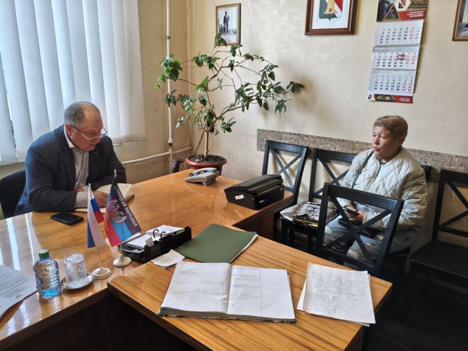 Игорь Мартынов: Личный прием граждан. 10 октября заместитель главы администрации муниципального образования городского округа Енакиево Сергей Божик провел личный прием граждан города