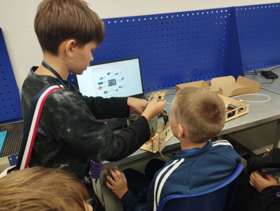 Сегодня юные дебальчане вернулись из экскурсионной поездки в г. Казань. Каждый момент путешествия был наполнен незабываемыми впечатлениями и положительными эмоциями