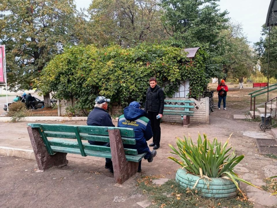 Жители поселка городского типа Луганское встретились с Анной Скубко, заместителем начальника управления по работе с территориальными органами администрации Дебальцево
