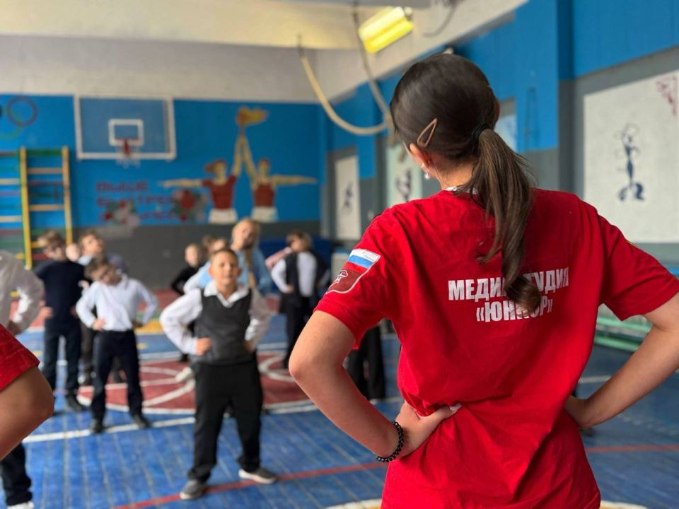 НАЧИНАЙ УТРО С ЮНАРМЕЙСКОЙ ЗАРЯДКИ!