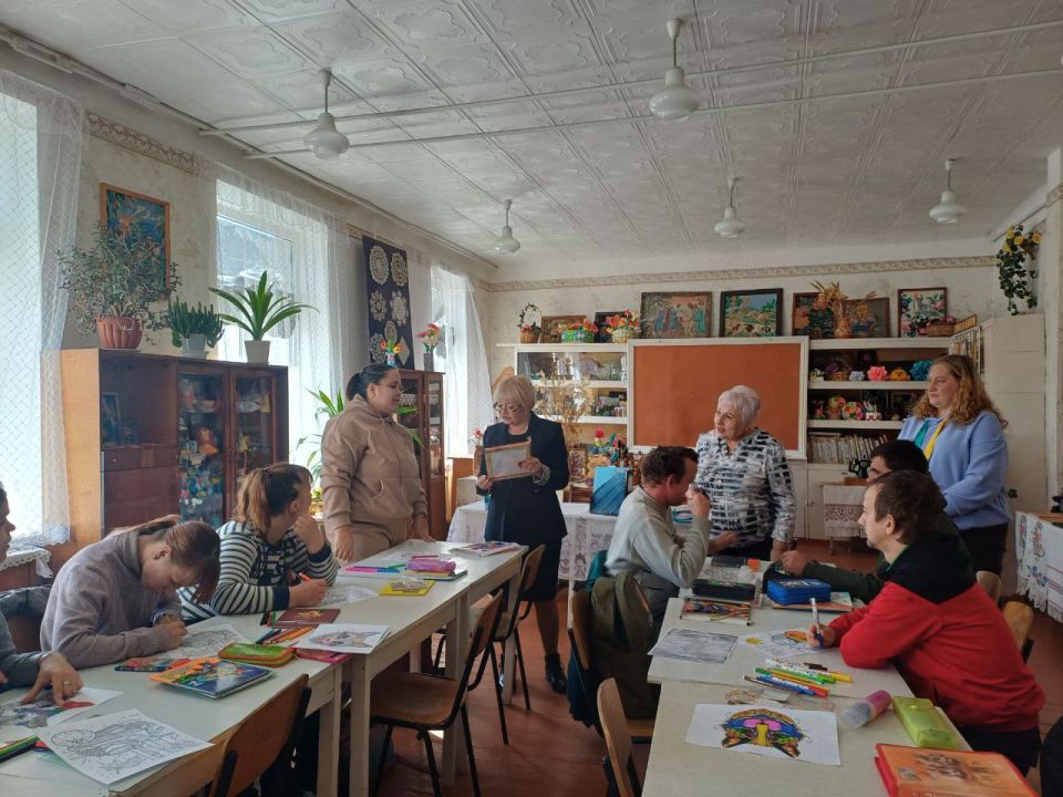 Встреча с коллективом. Председатель Шахтерского муниципального совета Донецкой Народной Республики Ольга Катанцева встретилась с коллективом дошкольного учреждения Учебно- воспитательного комплекса №1. Коллектив учреждения...