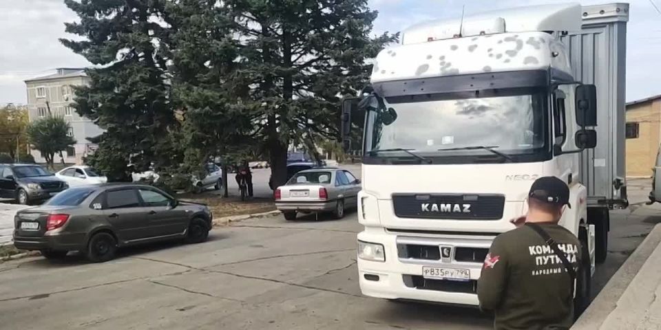 Сегодня по инициативе Народного фронта в Шахтерск была доставлена партия бутилированной воды