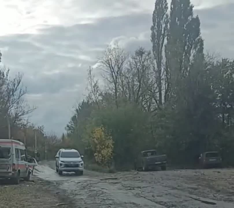 Сегодня в половину второго дня прилетело по скоплению военных машин ВСУ в старом городе на проходной Куйбышево в Краматорске