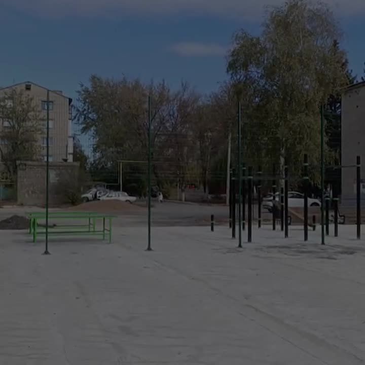 Игорь Лызов: В Амвросиевской школе № 6 продолжаются работы по ремонту спортивной площадки