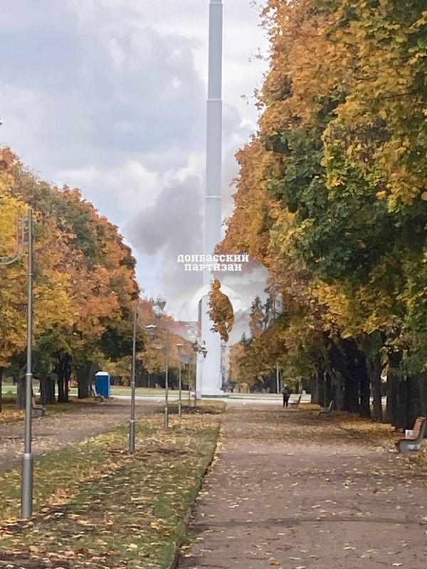 Появляются последствия удара ФАБ-250 с УМПК по пункту временной дислокации подразделения кибербезопасности ВСУ в Краматорске