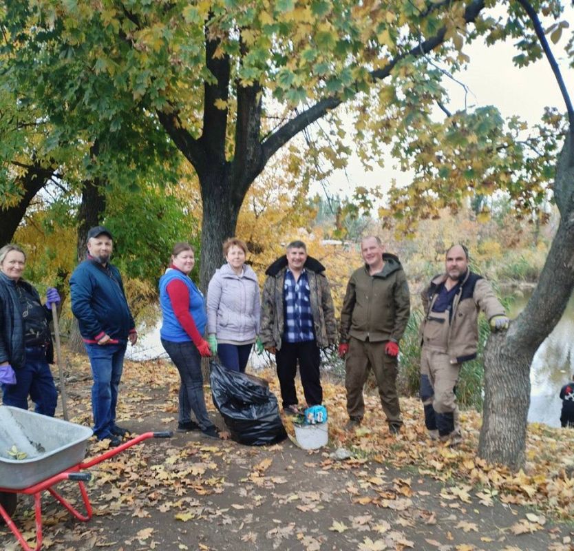 Евгений Поплавский: Субботник на улице Набережной: жители Харцызска подают отличный пример!
