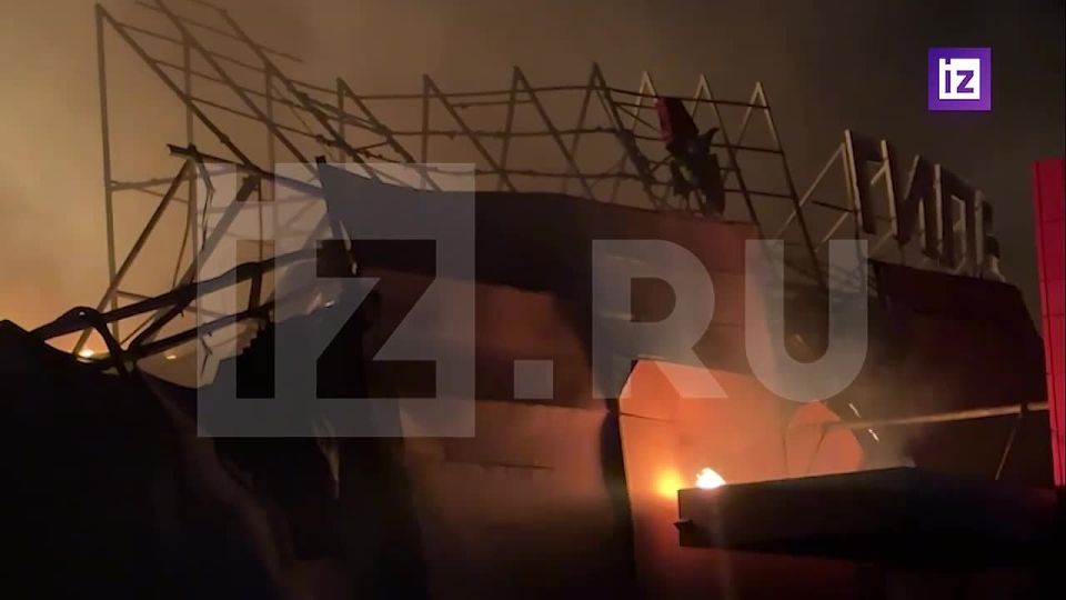 Последствия удара украинских дронов по гипермаркету в Донецке показал корреспондент "Известий" Евгений Быковский
