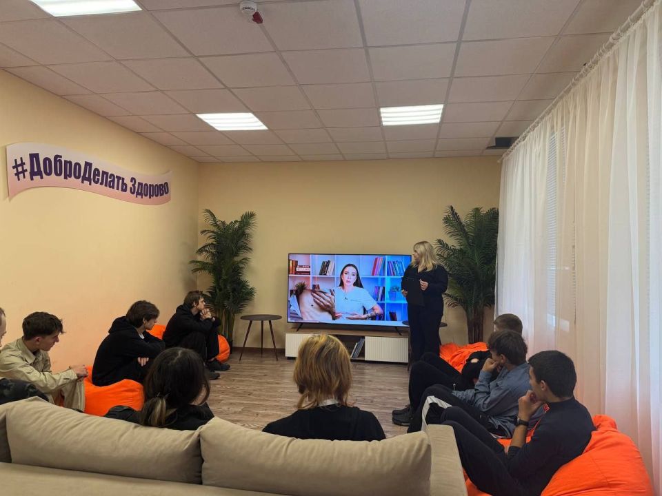 В молодежном отделе им. Марии Пироговой сотрудники МБУ "Центр культуры и досуга города Дебальцево" провели лекцию "Здоровье нужно беречь" для учащихся школы №3. Мероприятие, приуроченное к неделе борьбы с раком молочной...