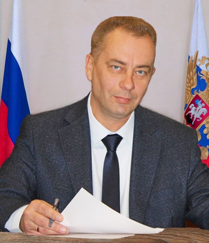 В соответствии с Указом Главы ДНР Дениса Пушилина от 10 октября 2025 года временно исполняющим полномочия Главы муниципального образования Краснолиманский муниципальный округ назначен Пономарев Олег Васильевич