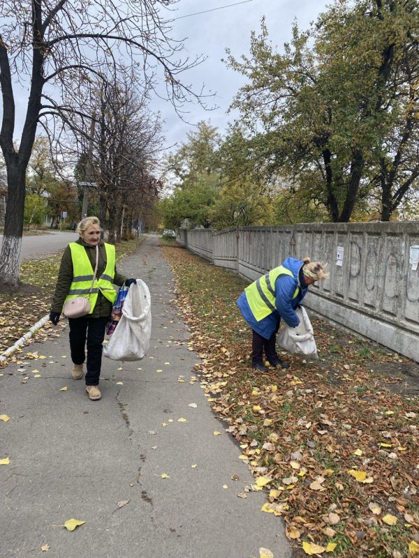 С заботой об округе.. На 13.10.2025 г. сотрудниками МУП "ЭКОС" выполнены следующие виды работ: Восстановление наружного освещения по кв. Молодёжный, м-н Зорька Уборка от мусора детских площадок по городу Удаление...