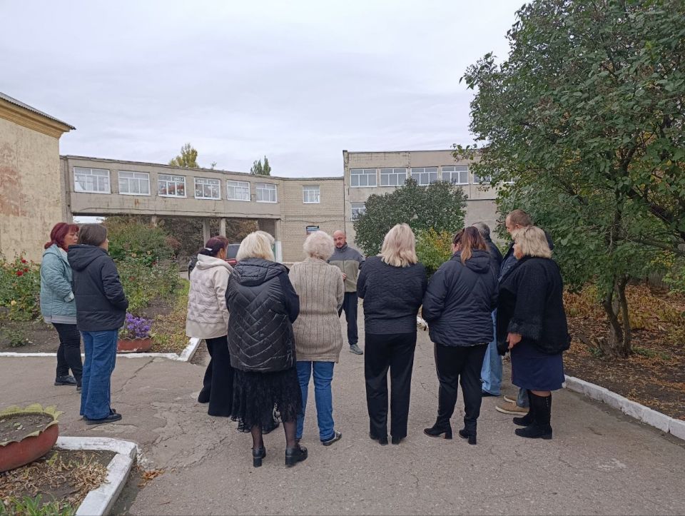 13 октября в Червоногвардейском районе прошла встреча депутата Макеевского городского совета ДНР первого созыва Сергея Щетинина с жителями жилого массива Крупской во дворе дома № 51 по улице Тореза