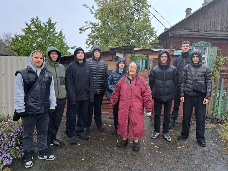 13 октября 2025 года студенты филиала ФГБОУВО «Донецкий институт железнодорожного транспорта» «Дебальцевский колледж транспортной инфраструктуры» продолжили участие в акции «Марафон Добрых Дел»