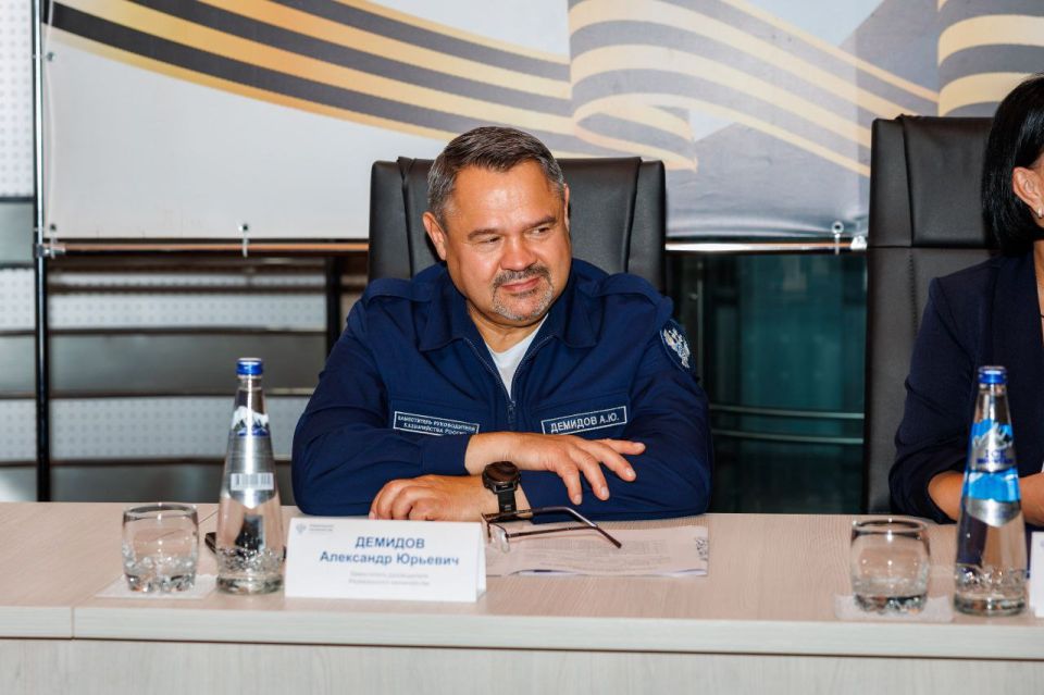 Делегация Казначейства России во главе с заместителем руководителя Федерального казначейства Александром Демидовым посетила с рабочим визитом Донецкую Народную Республику