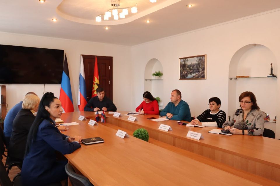 Сегодня, 14 октября, Глава муниципального образования городской округ Торез Чесноков А.В. провел расширенное аппаратное совещание с участием руководителей администрации городского округа Торез, ее отраслевых (функциональных)...