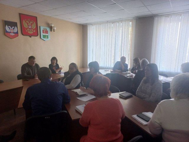 На еженедельном аппаратном совещании с начальниками управлений, отделов, секторов администрации округа и руководителями учреждений рассмотрели ряд вопросов