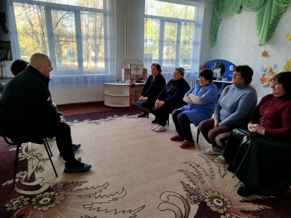 14 октября управляющий делами Администрации муниципального образования городского округа Харцызск Вера Маркитантова провела встречу с трудовым коллективом ГКДОУ "Детский Сад № 19