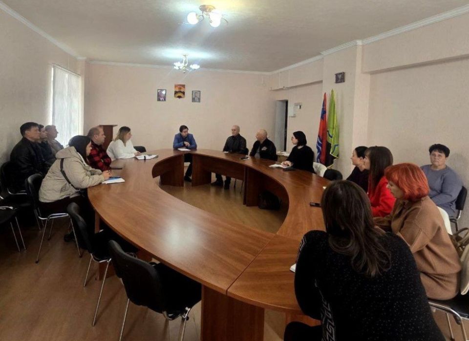 В Ждановке представители органов местной власти обсудили текущие вопросы жизнедеятельности города