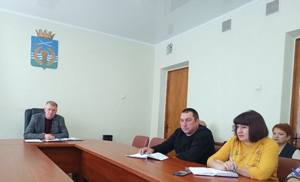 Сергей Юзвинкевич: Сегодня провёл расширенное аппаратное совещание с начальниками отделов и структурных подразделений Администрации Володарского МО, руководителями предприятий, территориальных подразделений министерств и...