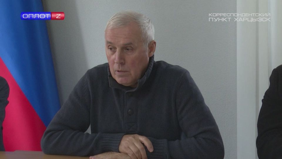 Потоп в шестом подъезде. После недавнего дождя в подъезде дома в посёлке Зугрэс-2., где только закончили капитальный ремонт крыши и ливнёвки, внезапно случился потоп местного масштаба