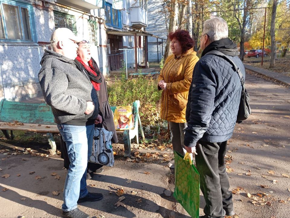 Руководитель общественной приемной местного отделения Всероссийской политической партии «Единая Россия» Татьяна Давыденко провела встречу с жителями города Светлодарск