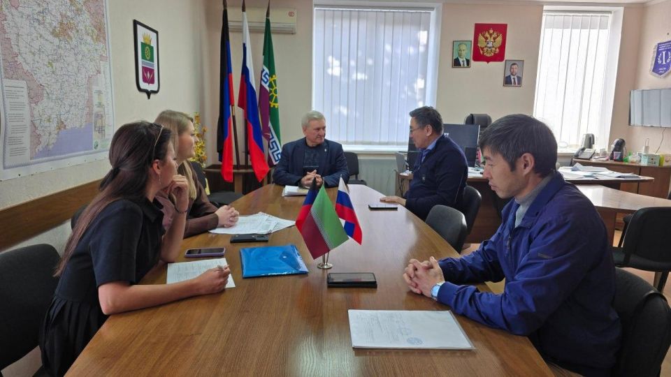Николай Михайлов: Представители Бурятии обсудили с главой Старобешевского округа планы помощи на 2026 год