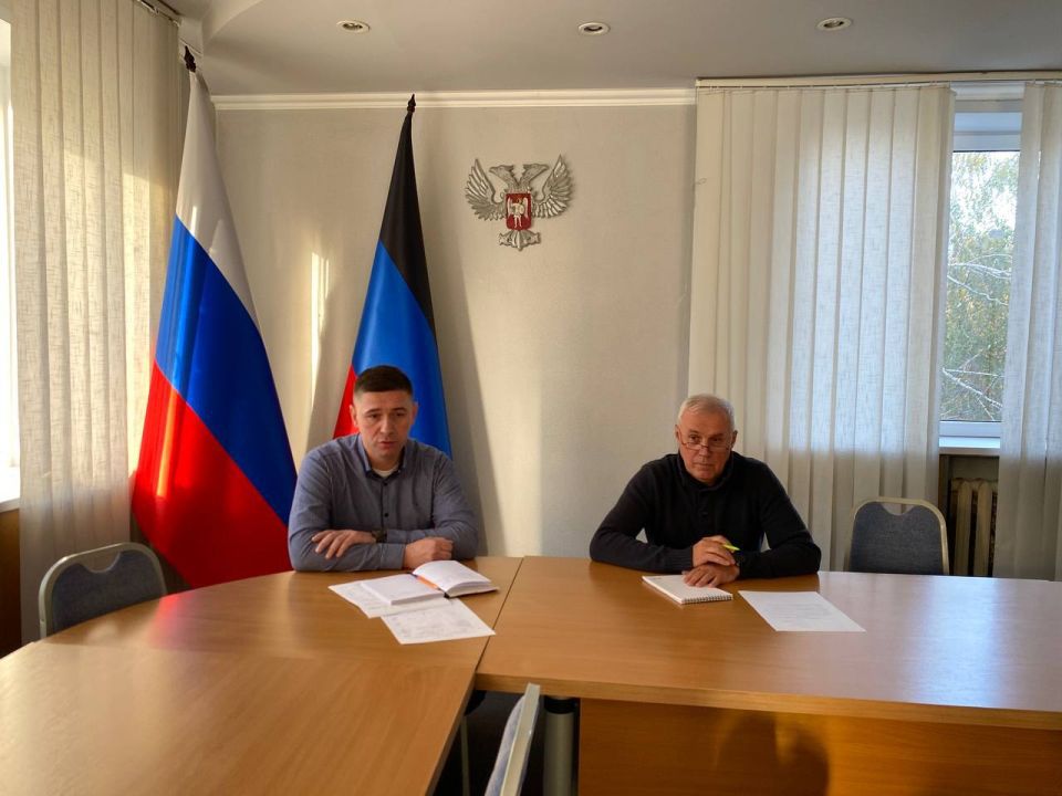 Евгений Поплавский: Провел заседание штаба по вопросам здравоохранения с главным врачом ГБУ ДНР «ЦГБ г. Харцызска» Андреем Медведевым, представителями Администрации, некоммерческих организаций и депутатами