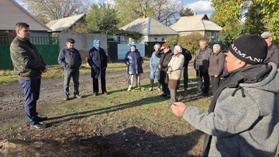 15 октября Глава муниципального образования городской округ Торез, Артем Чесноков провел встречу с населением по адресу: