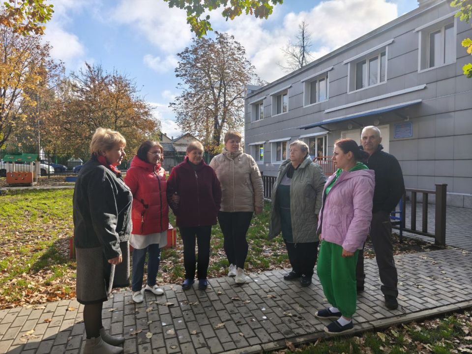 Депутат Дебальцевского городского совета от Всероссийской политической партии "Единая Россия" Наталья Косякова провела встречу с трудовым коллективом ГКДОУ "Детский сад № 5 "Ладушки" комбинированного вида городского округа...