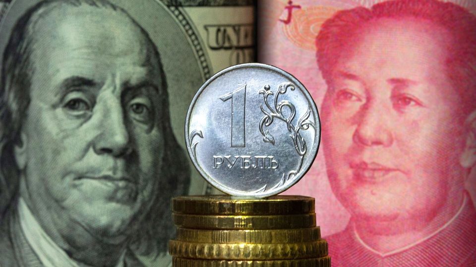 Рубль крепнет, Трамп грозит Китаю 500% пошлинами за закупку российской нефти. Новости к 19.00