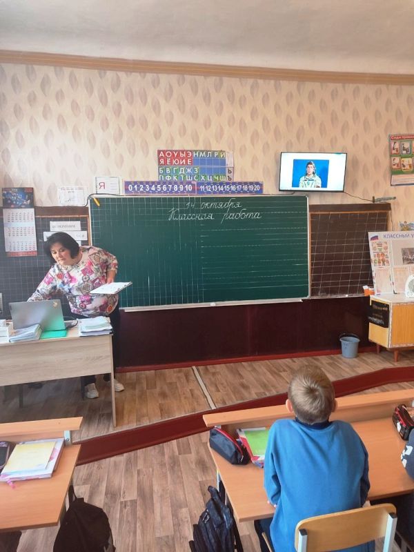 14 октября сотрудники Зуевской библиотеки-филиала №5 провели для учащихся ГБОУ «СШ №11 г.о. Харцызск» краеведческий серпантин «Я вырос здесь и край мне этот дорог»