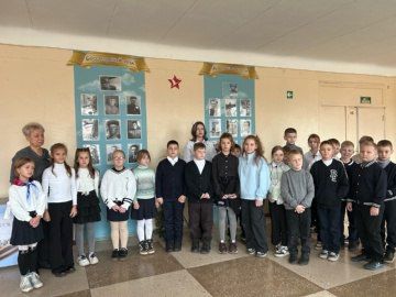 Ребятам Ждановки провели экскурсию в школьном музее