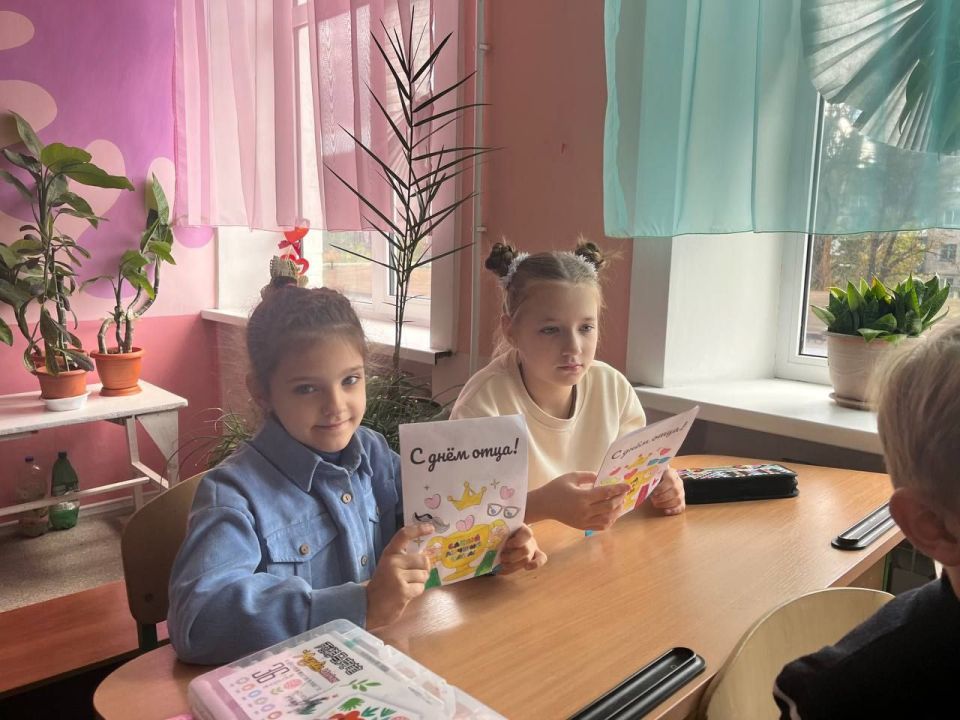 #оДнеОтцаНД. ПАПА - ЗНАЙКА В нашей жизни очень много праздников, есть и совершенно особые, такие от которых веет необычной теплотой и нежностью