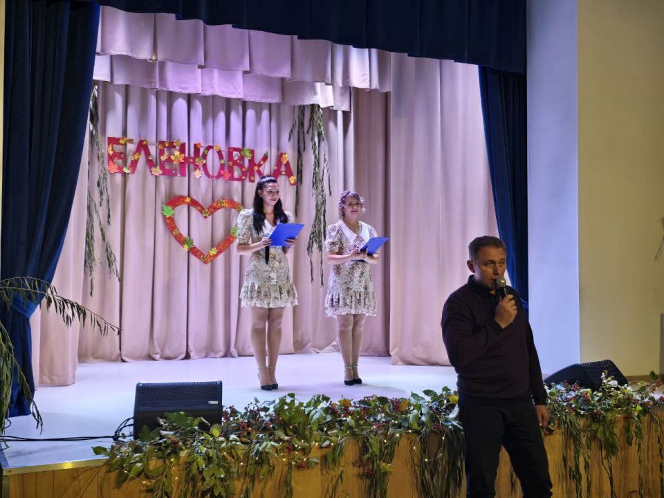 Еленовке – 185 лет!. 14 ноября, поселок городского типа Еленовка отметил свой 185-й день рождения! Поздравили жителей с этой знаменательной датой глава городского округа Докучаевск Александр Качанов и председатель...