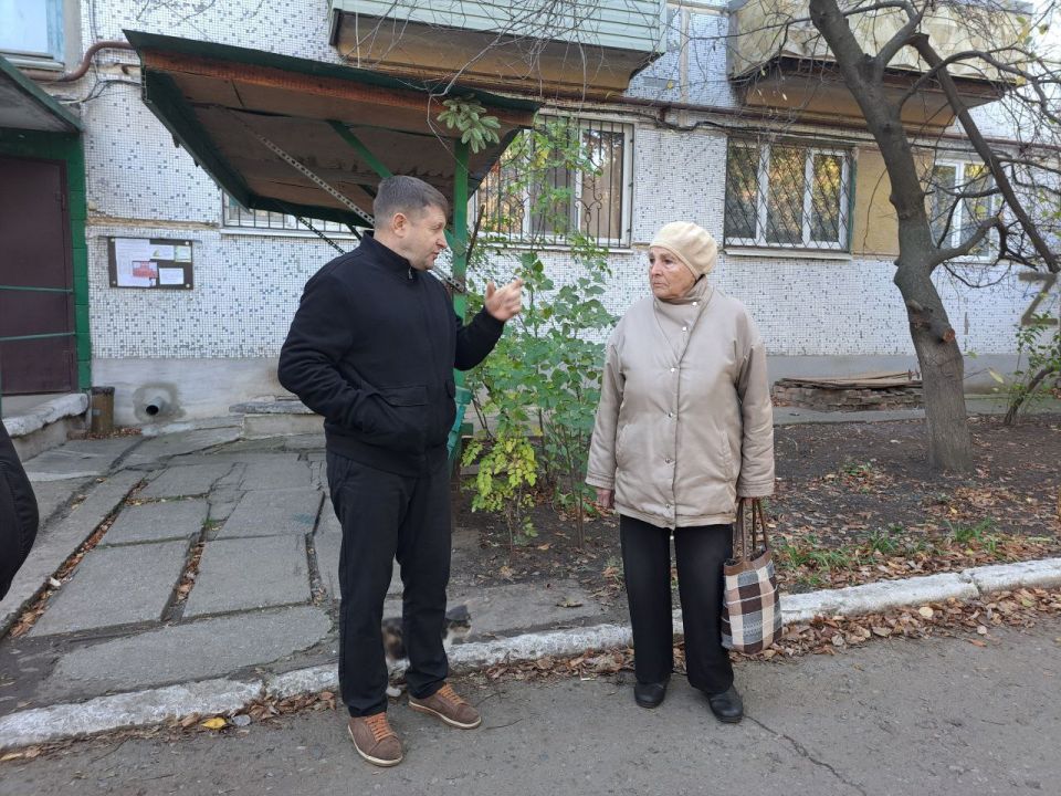 Сергей Желновач: 16.10.2025 заместитель главы муниципального образования городского округа Дебальцево Тур Виталий Викторович провел встречу с населением города Светлодарск, на которой обсудили наиболее волнующие вопросы...