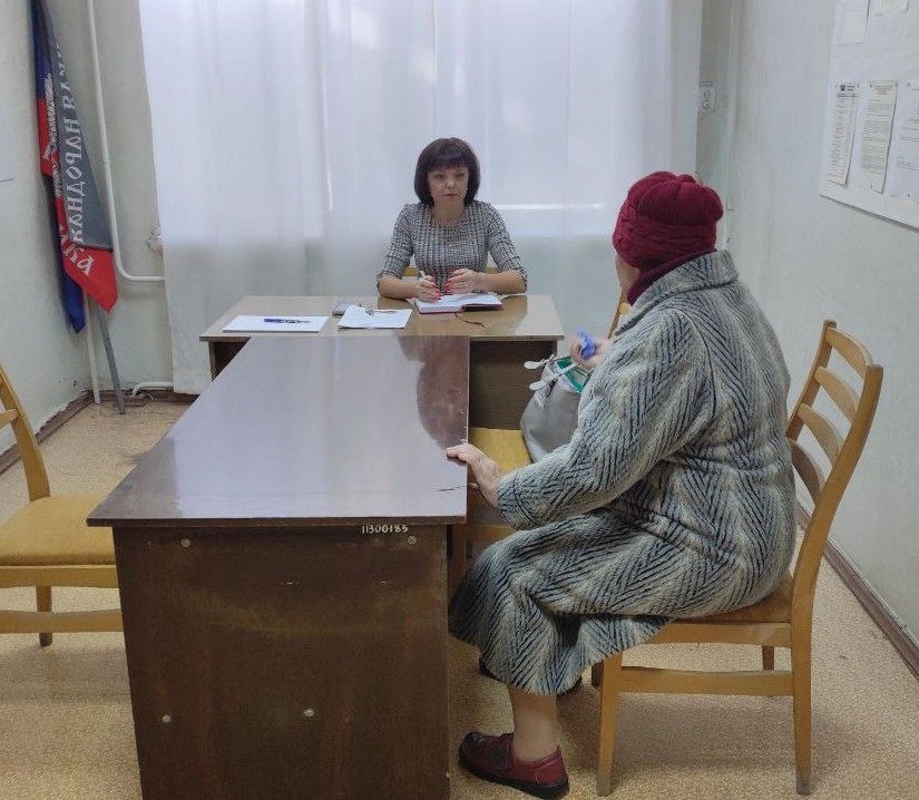 Заместитель главы администрации Амвросиевского муниципального округа Елена Крюкова провела личный приём граждан