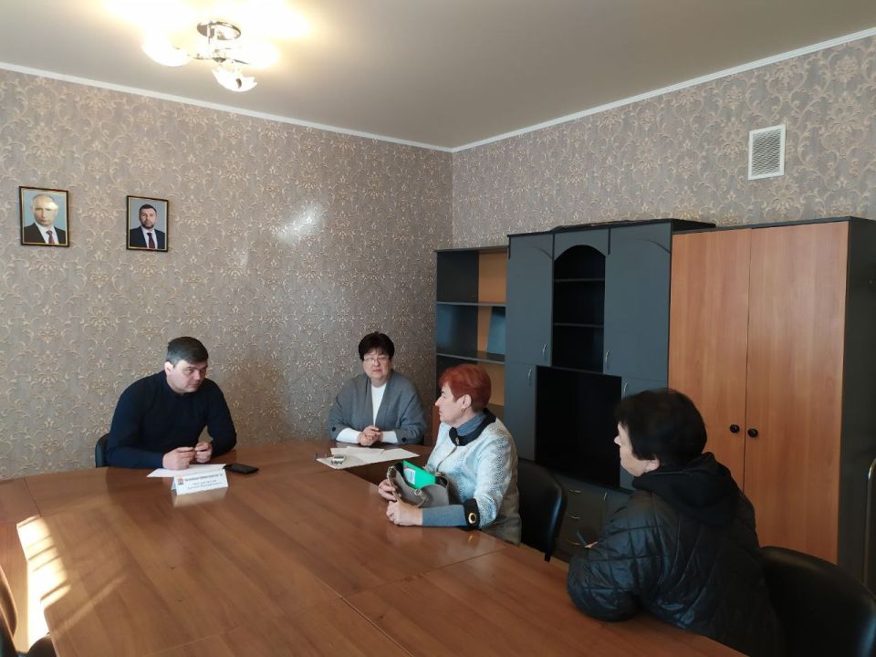 Сегодня, 16 октября 2025 года Глава муниципального образования городской округ Торез Артем Чесноков провел прием населения по личным вопросам