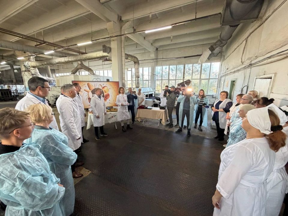 Александр Шатов: Во Всемирный день хлеба вице-премьер Артем Крамаренко посетил Шахтерский хлебозавод