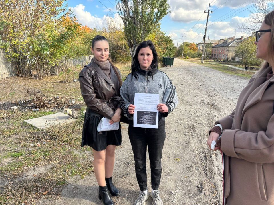 15 октября сотрудниками полиции ОУУП и ПДН ОМВД России «Амвросиевский», главным специалистом сектора по обеспечению деятельности комиссии по делам несовершеннолетних и защите их прав администрации Амвросиевского...