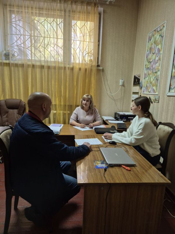 Состоялся прием граждан. Сегодня, 16 октября, депутат Торезского городского совета Донецкой Народной Республики Людмила Пархоменко провела прием граждан в МБУ "Клуб "Прогресс" г. о. Торез"