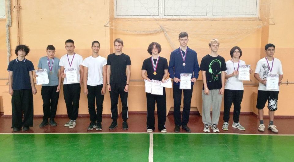 В Ждановке прошли соревнования по силовому троеборью