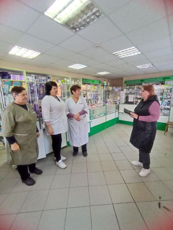 Начальник Благодатновского территориального отдела Инна Науменко встретилась с трудовым коллективом аптеки «Добрые лекарства»